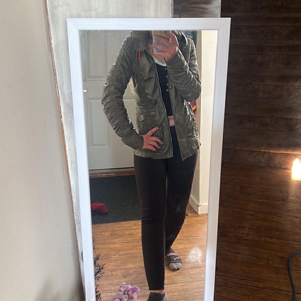 Small Army Green Buffalo Women’s Utility Jacket - Picture 3 of 5